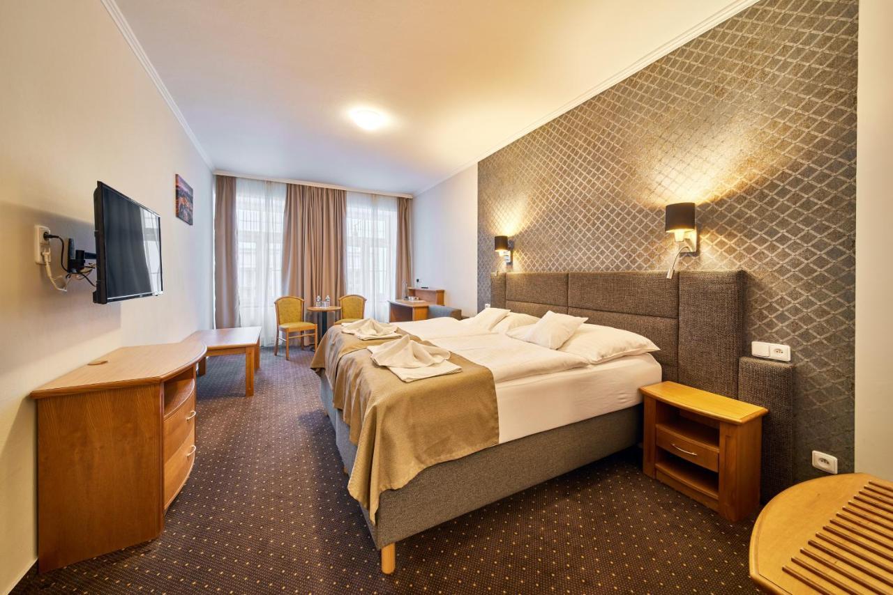 Hotel Adam Trutnov Bagian luar foto
