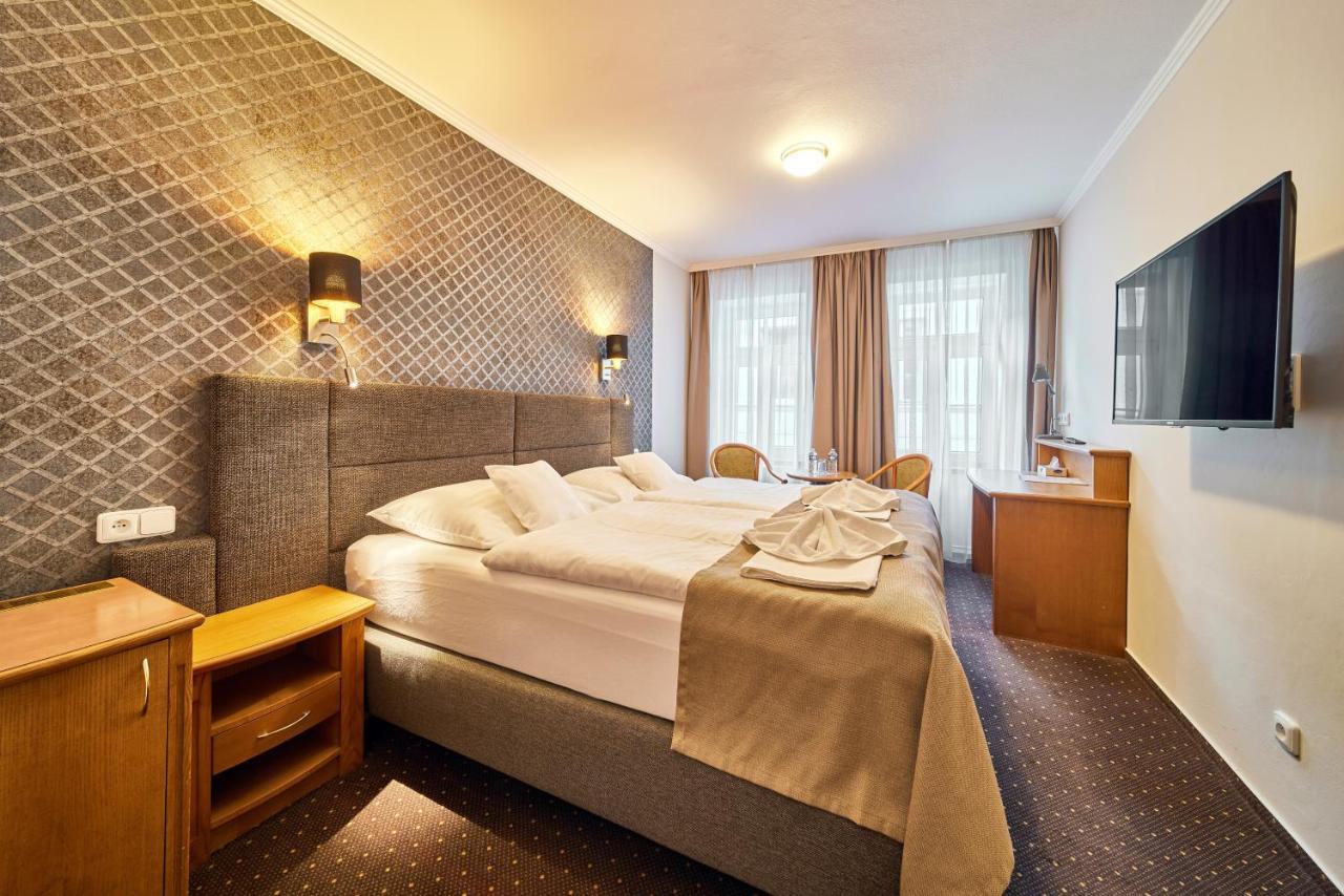 Hotel Adam Trutnov Bagian luar foto