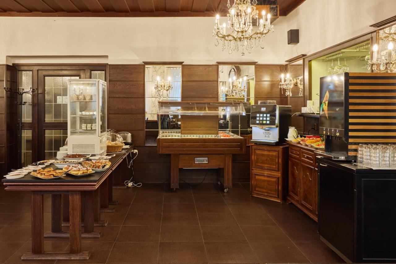 Hotel Adam Trutnov Bagian luar foto
