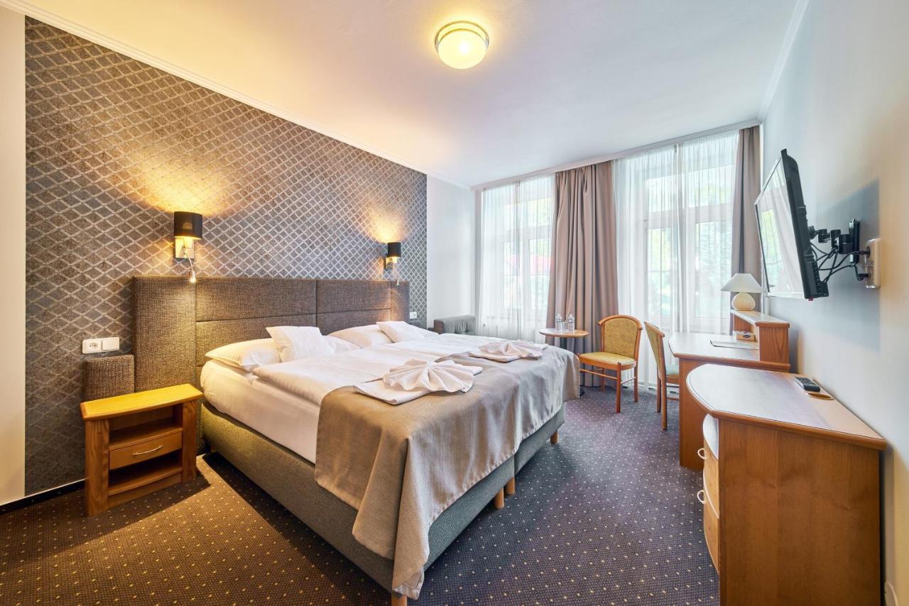 Hotel Adam Trutnov Bagian luar foto