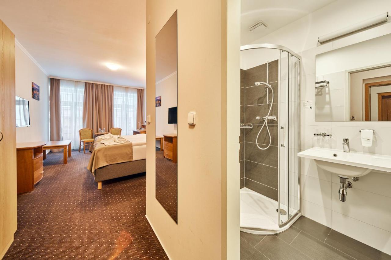 Hotel Adam Trutnov Bagian luar foto