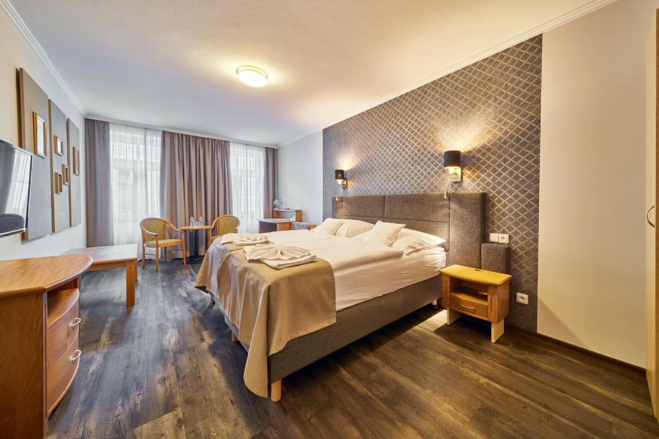 Hotel Adam Trutnov Bagian luar foto