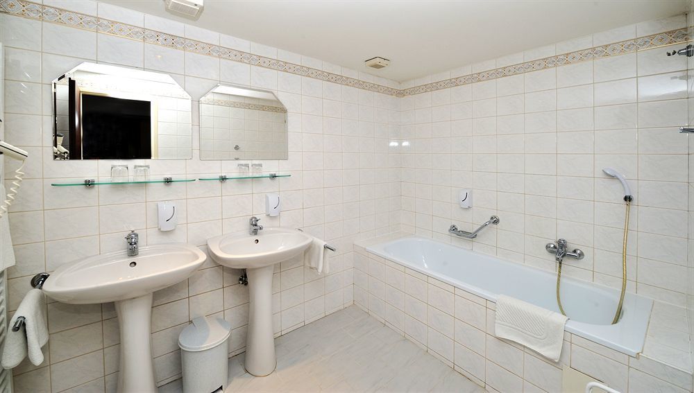 Hotel Adam Trutnov Bagian luar foto